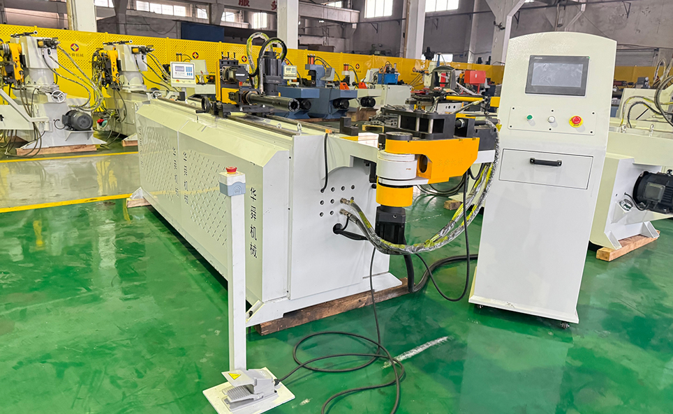 Cintreuse de tuyaux CNC entièrement automatique série SS Cintreuse de tuyaux CNC entièrement automatique série SS