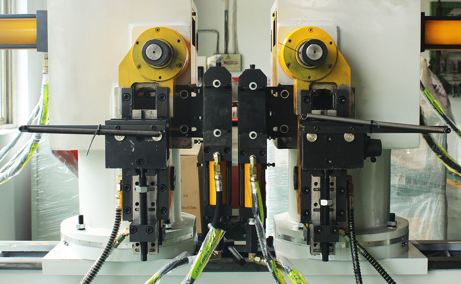 Machine de cintrage multiple de tuyaux à double tête de type rotatif Machine de cintrage multiple de tuyaux à double tête de type rotatif