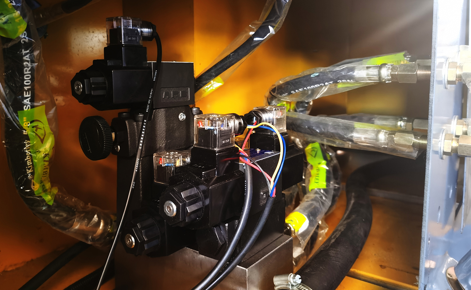 Machine de formage automatique d'extrémité de tube de tête unique, haute efficacité TM40 Machine de formage automatique d'extrémité de tube de tête unique, haute efficacité TM40