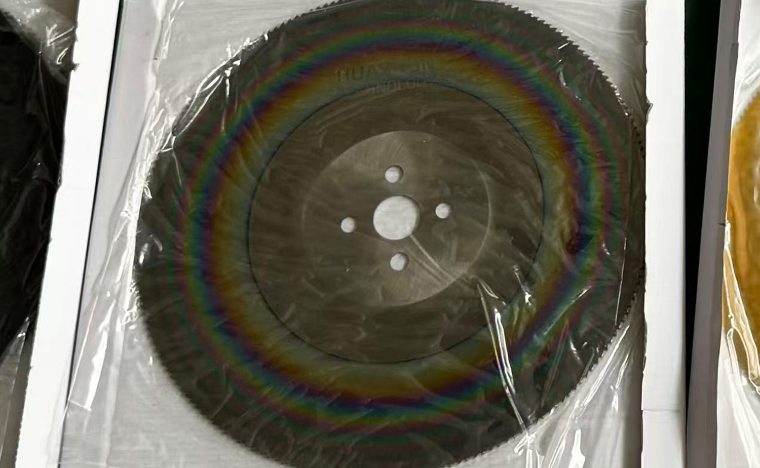 Lame de scie pour coupe de tubes de haute précision