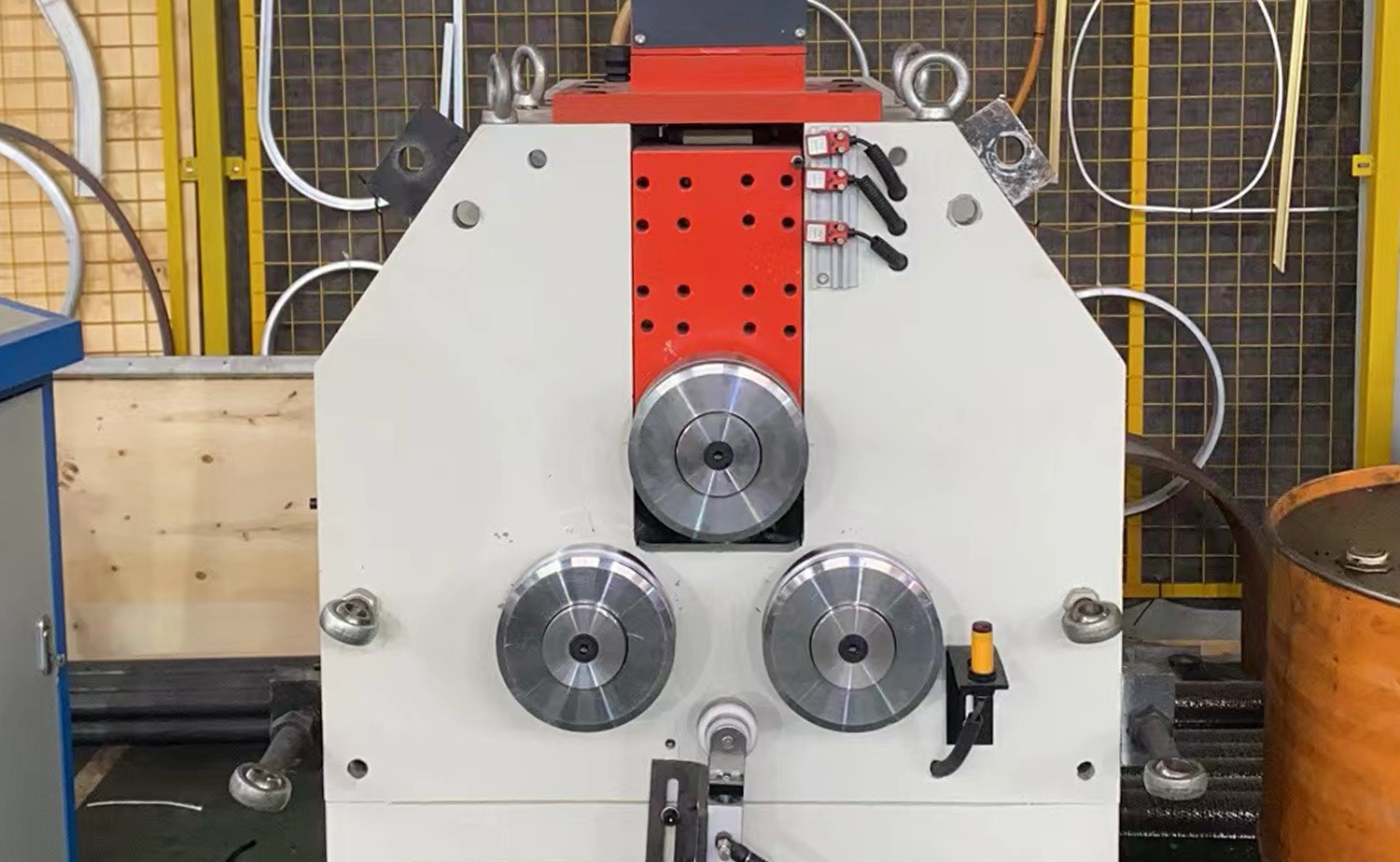 Machine à cintrer les rouleaux de tubes série CNC pour profilés métalliques