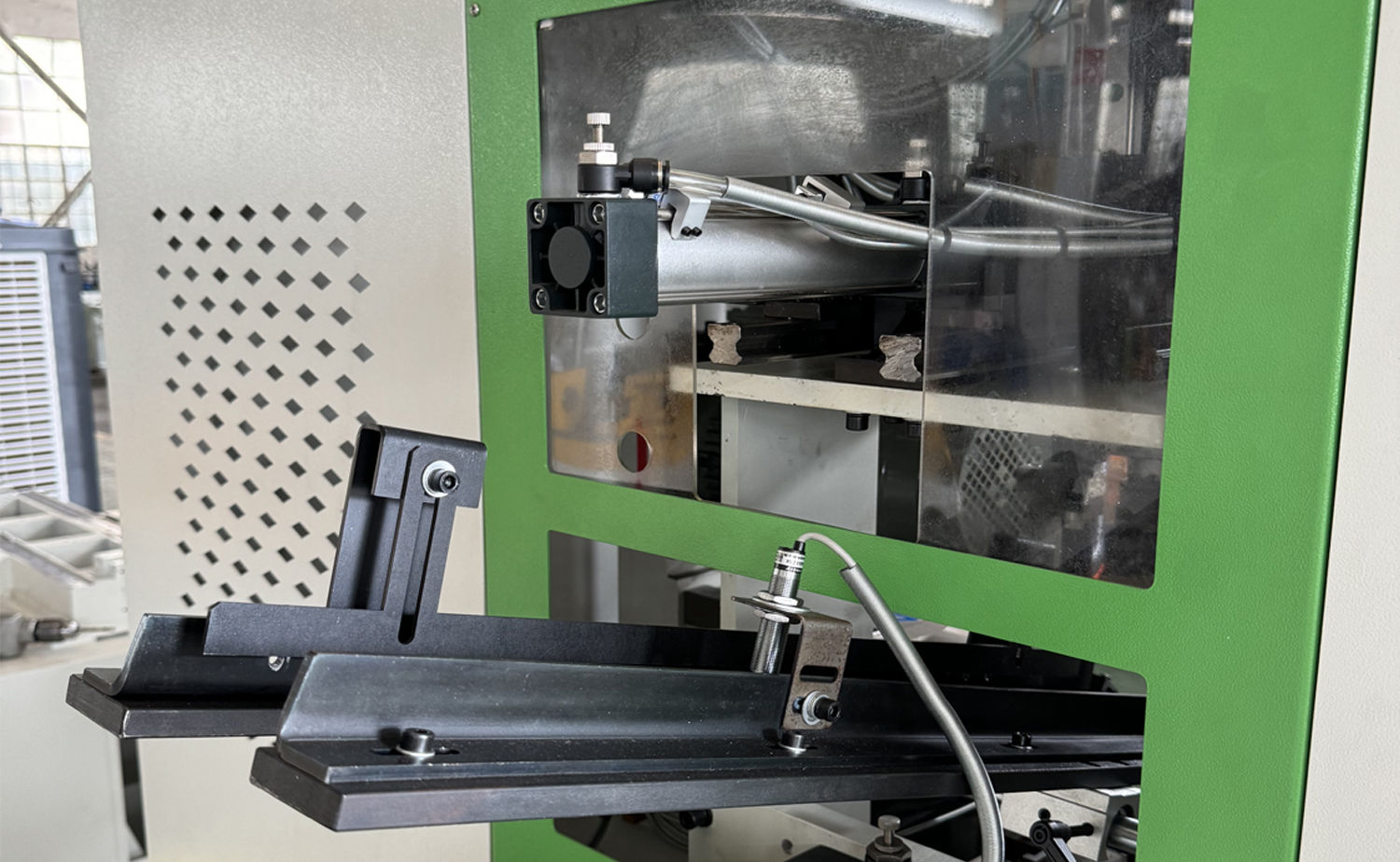 Machine de chanfreinage de tube à double tête servo à vitesse rapide série DEF680CNC Machine de chanfreinage de tube à double tête servo à vitesse rapide série DEF680CNC