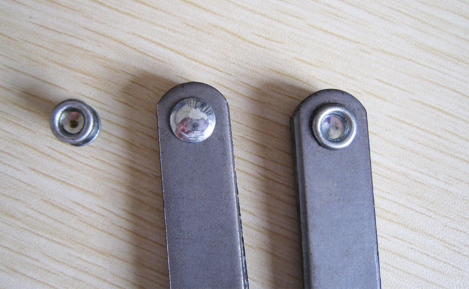 Machine de rivetage à percussion à alimentation automatique SX-60
