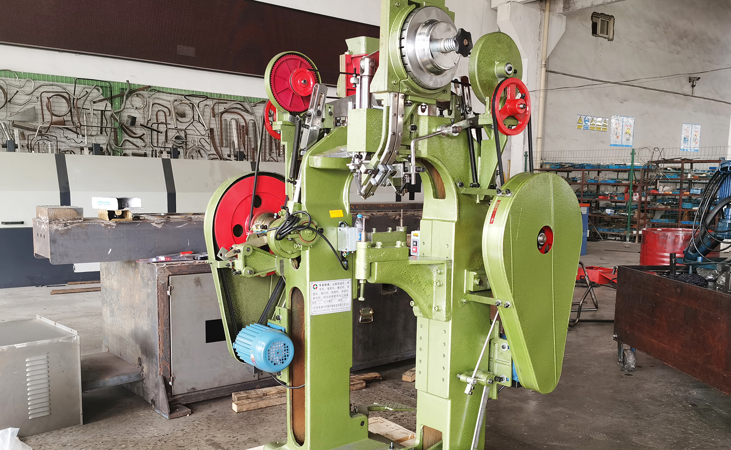 Machine de rivetage à percussion à alimentation automatique SX-60