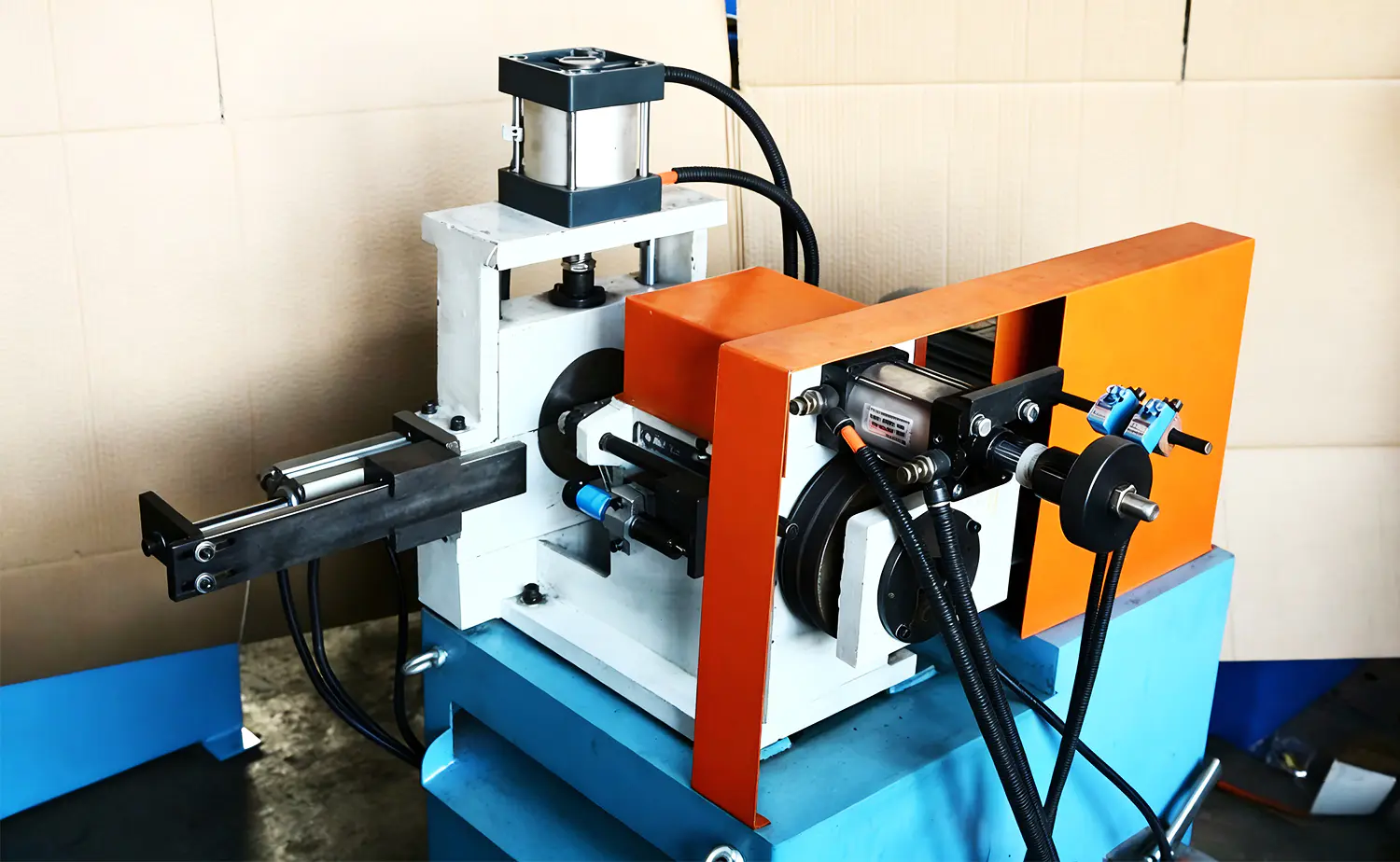 Machine de chanfreinage de tube à tête unique de haute précision série EF AC