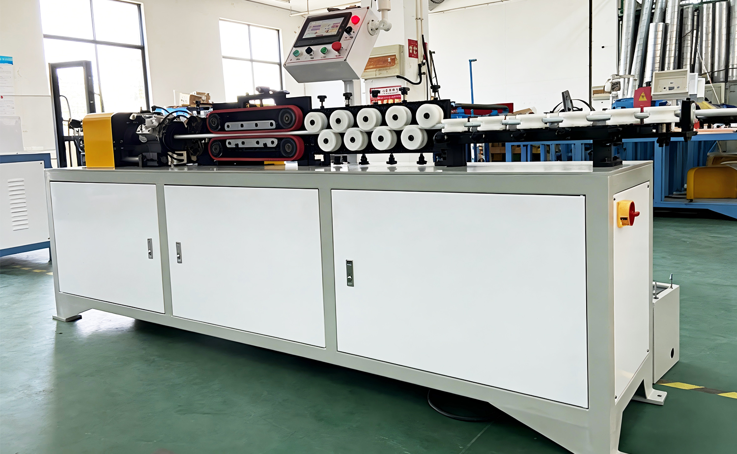 Machine de redressage et de découpe de tubes sans copeaux SC-30