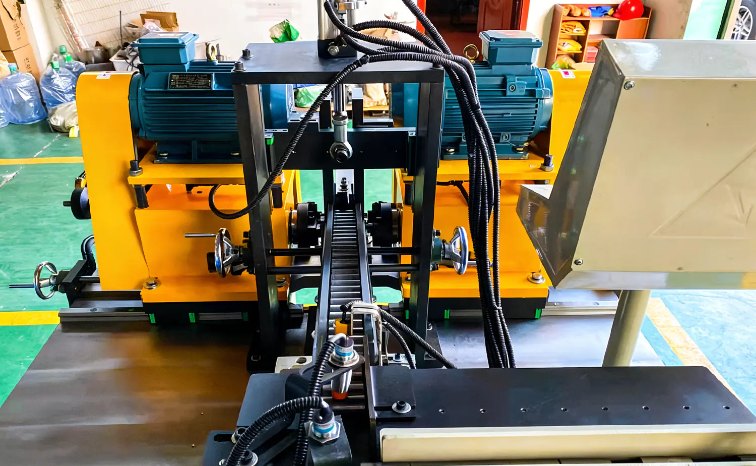 Machine de chanfreinage de tubes servo DEF50PVS pour tubes courts en métal et PVC