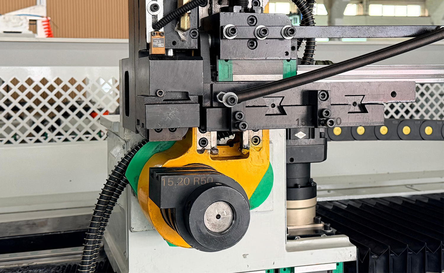 Machine à cintrer les tubes à double tête CNC DB