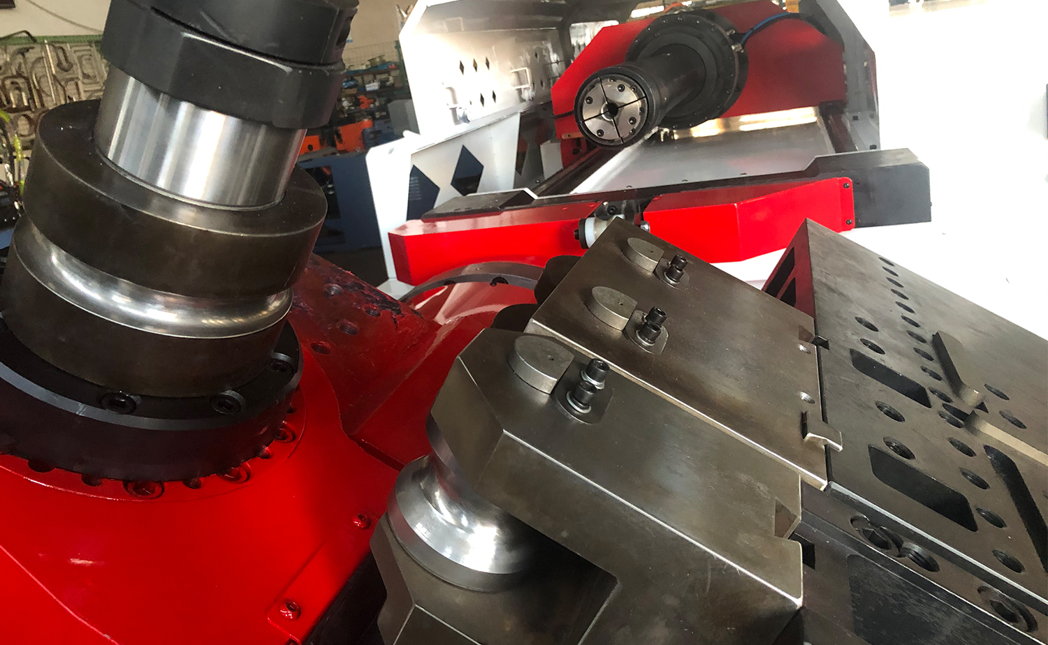Cintreuse de tuyaux à tête rotative CNC - Bidirectionnelle