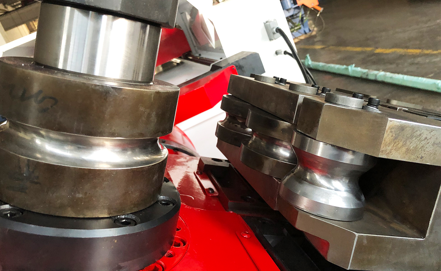 Cintreuse de tuyaux à tête rotative CNC - Bidirectionnelle
