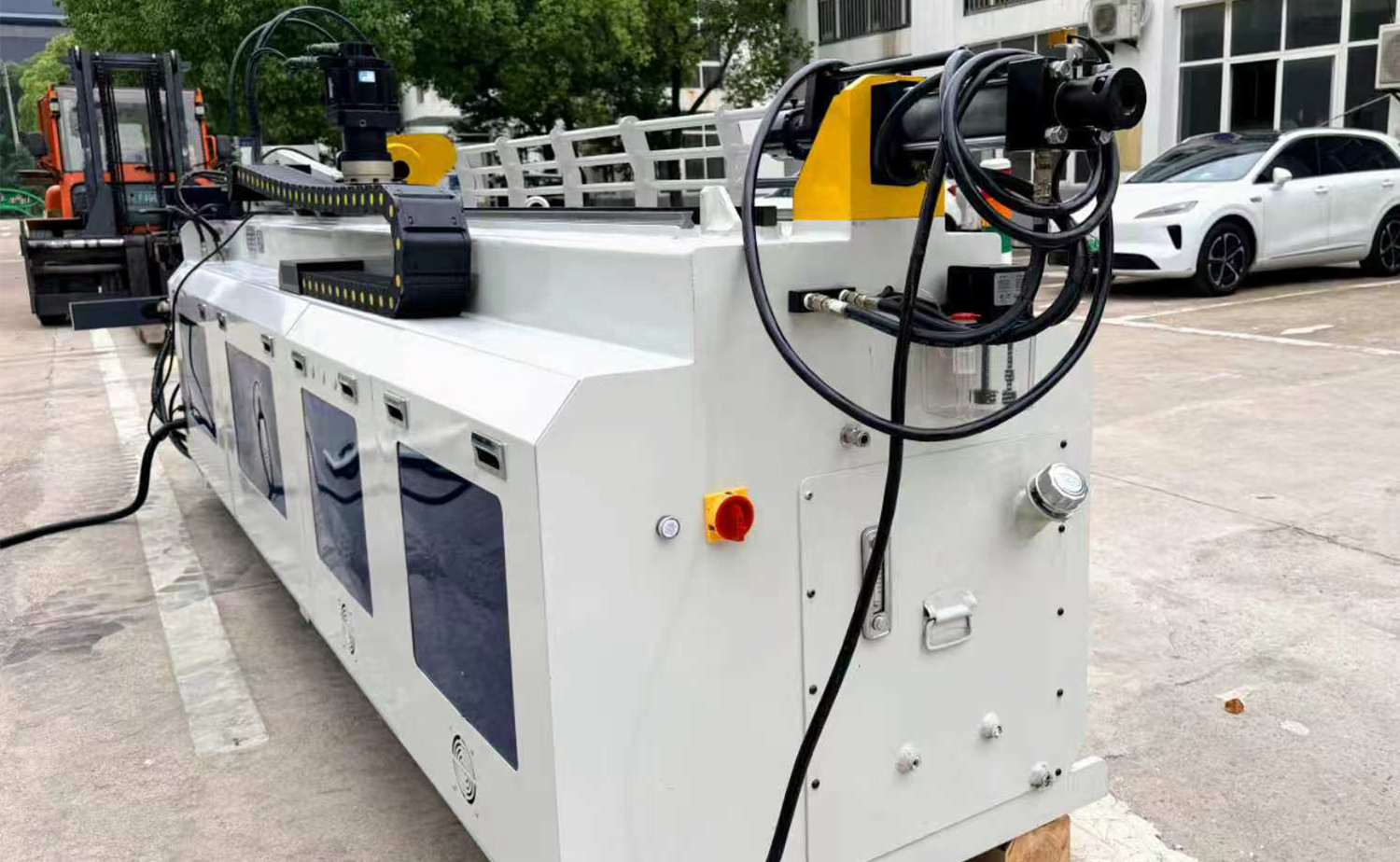 Cintreuse de tuyaux CNC gauche et droite