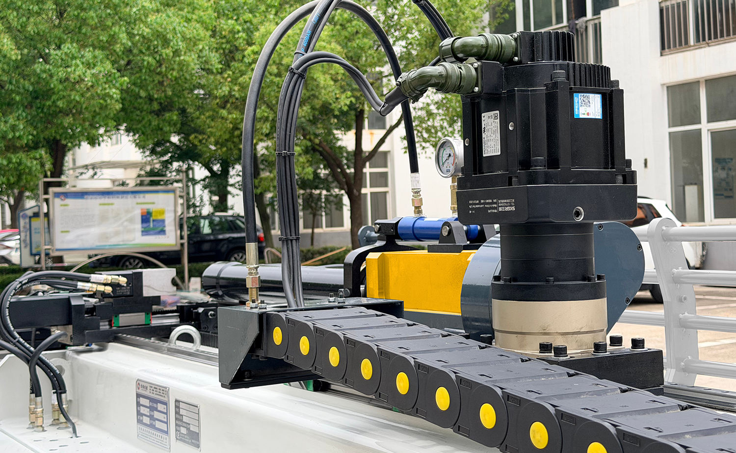 Cintreuse de tuyaux CNC gauche et droite